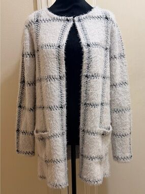 Retrelogy Black & White Open-Front Fuzzy Eyelash Knit Cardigan Size M
